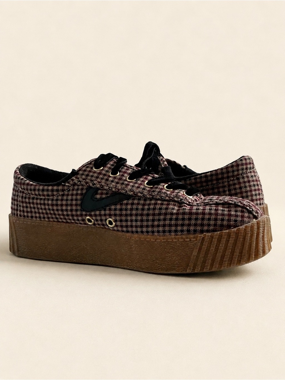 Tretorn Nylite Plus Bold Burgundy Plaid Platform Sneakers — Women’s Size 8 - Picture 2 of 8